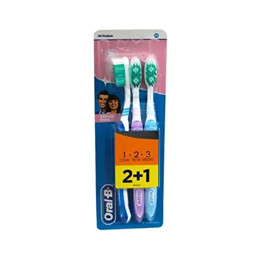 Oral-B 3-Effects Delicate White Toothbrush Medium 3 Pack, 100 g