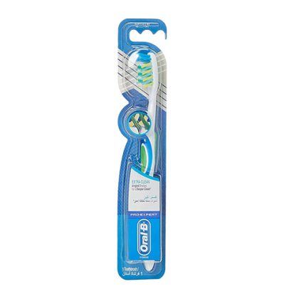 Oral-B Pro-Expert Extra Clean, Soft Manual Toothbrush With Angled Bristles - Image 1